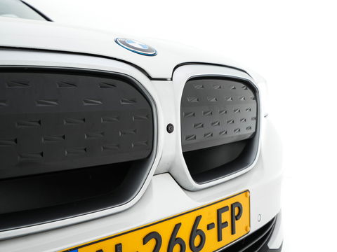 BMW iX3 High Executive 80 kWh [ 3-Fase ] {SOH-99%} (INCL-BTW) *PANO | HEAD-UP | ADAPTIVE-CRUISE | BLIND-SPOT | LUXURY-LEATHER | FULL-LED | HARMAN/KARDON | TOP-VIEW | MEMORY-PACK | AMBIENT-LIGHT | DIGI-COCKPIT | NAVI-FULLMAP | TOWBAR | 20''