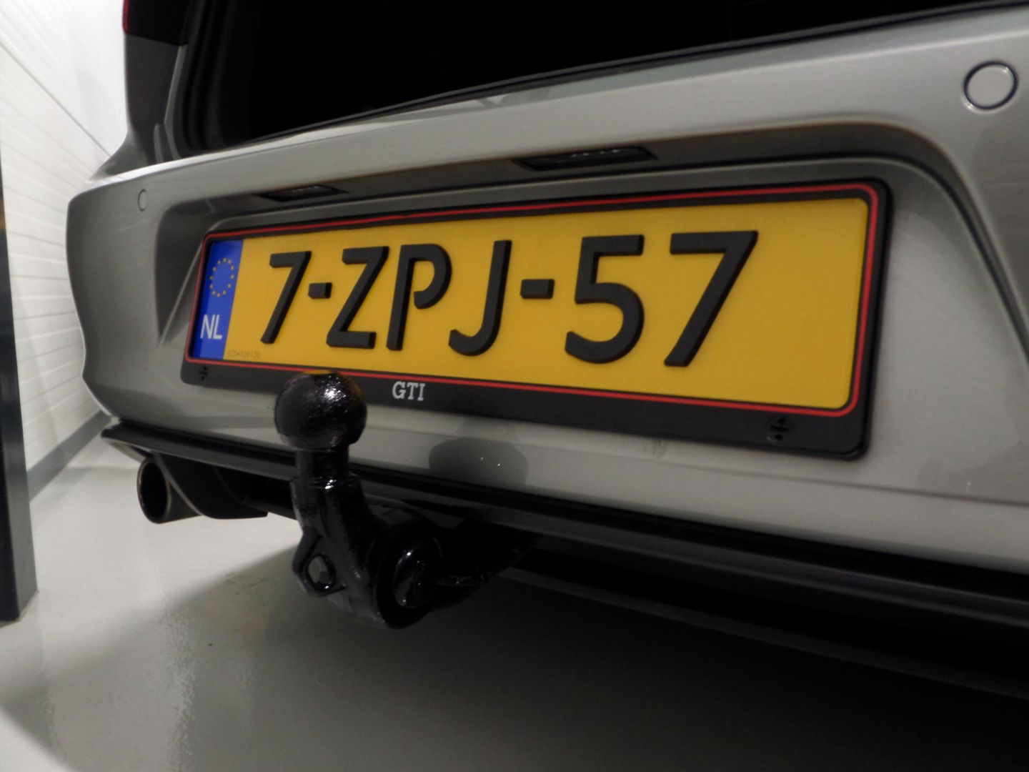 Volkswagen Golf 2.0 TSI GTI "Origineel NL!" Panoramadak Xenon-LED Trekhaak Camera DCC 19"Velgen Parkeersensoren Navigatie Garantie