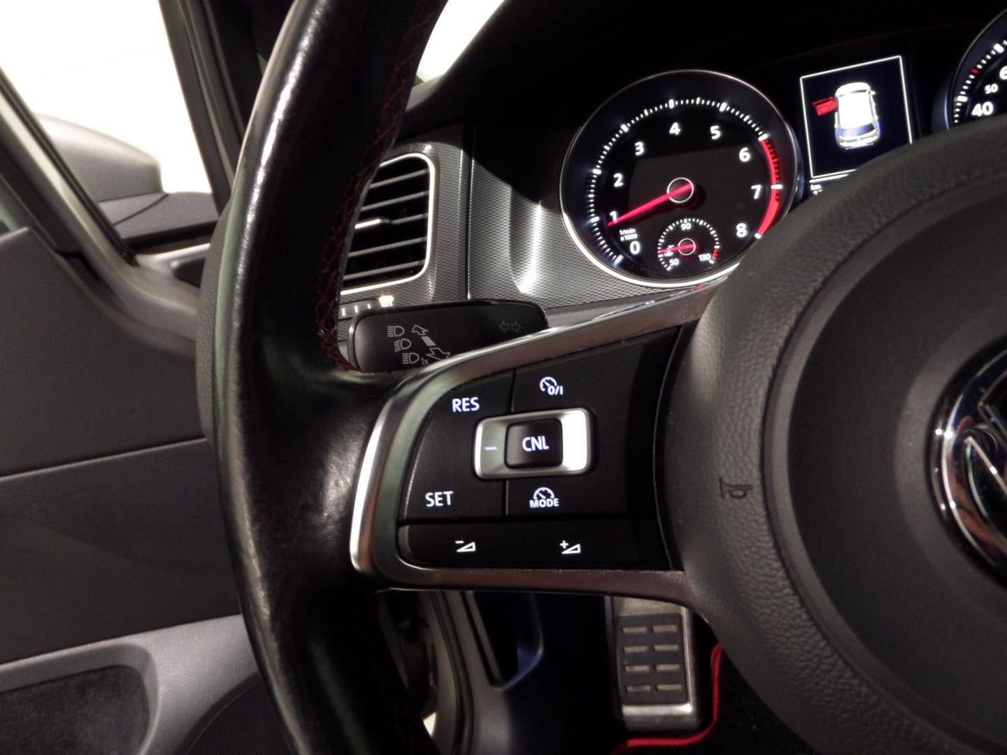 Volkswagen Golf 2.0 TSI GTI "Origineel NL!" Panoramadak Xenon-LED Trekhaak Camera DCC 19"Velgen Parkeersensoren Navigatie Garantie