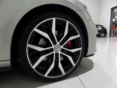 Volkswagen Golf 2.0 TSI GTI "Origineel NL!" Panoramadak Xenon-LED Trekhaak Camera DCC 19"Velgen Parkeersensoren Navigatie Garantie