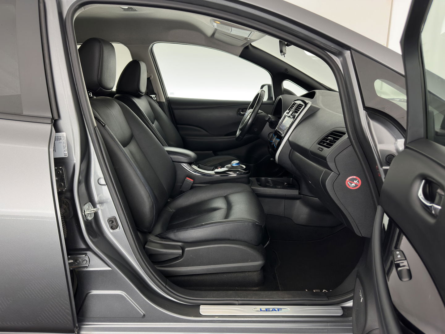 Nissan Leaf Tekna 30 kWh {SOH-78%} Aut. *LUXURY-LEATHER | FULL-LED | BOSE-SURROUND | TOP-VIEW | KEYLESS | NAVI-FULLMAP | ECC | HEATED-COMFORTSEATS | CAMERA | DIGI-COCKPIT | PRIVACY-GLASS | 17"ALU*