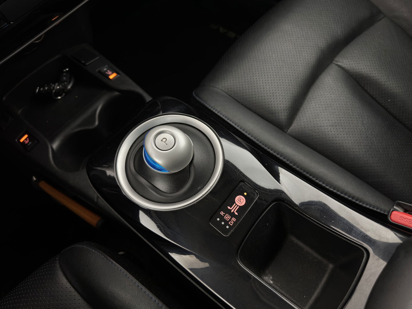 Nissan Leaf Tekna 30 kWh {SOH-78%} Aut. *LUXURY-LEATHER | FULL-LED | BOSE-SURROUND | TOP-VIEW | KEYLESS | NAVI-FULLMAP | ECC | HEATED-COMFORTSEATS | CAMERA | DIGI-COCKPIT | PRIVACY-GLASS | 17"ALU*