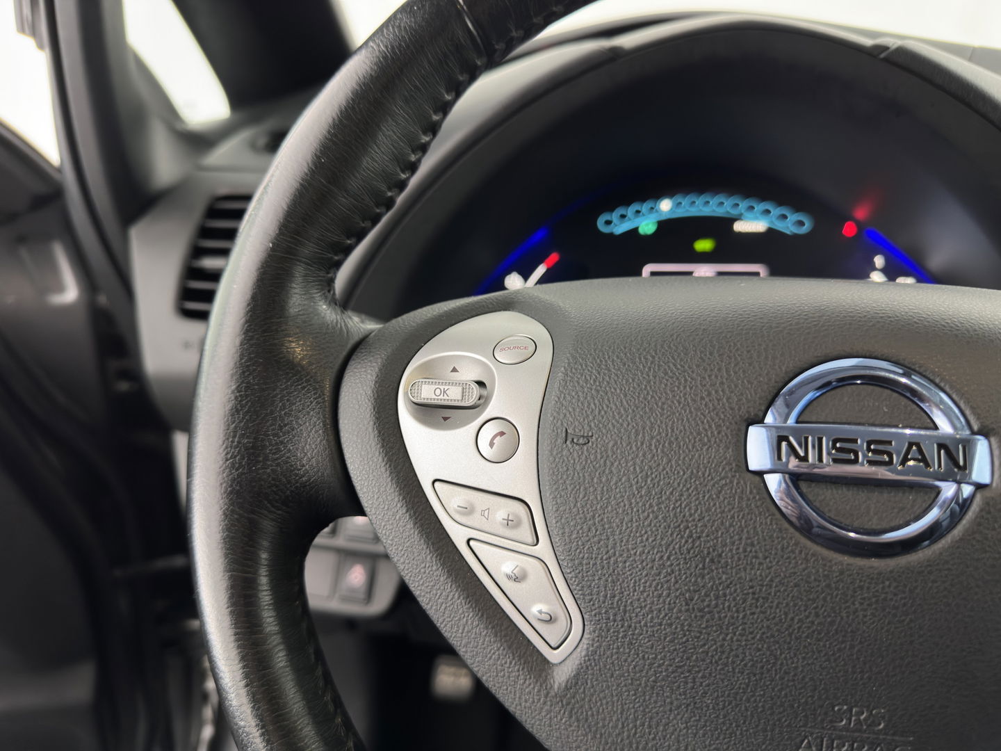 Nissan Leaf Tekna 30 kWh {SOH-78%} Aut. *LUXURY-LEATHER | FULL-LED | BOSE-SURROUND | TOP-VIEW | KEYLESS | NAVI-FULLMAP | ECC | HEATED-COMFORTSEATS | CAMERA | DIGI-COCKPIT | PRIVACY-GLASS | 17"ALU*