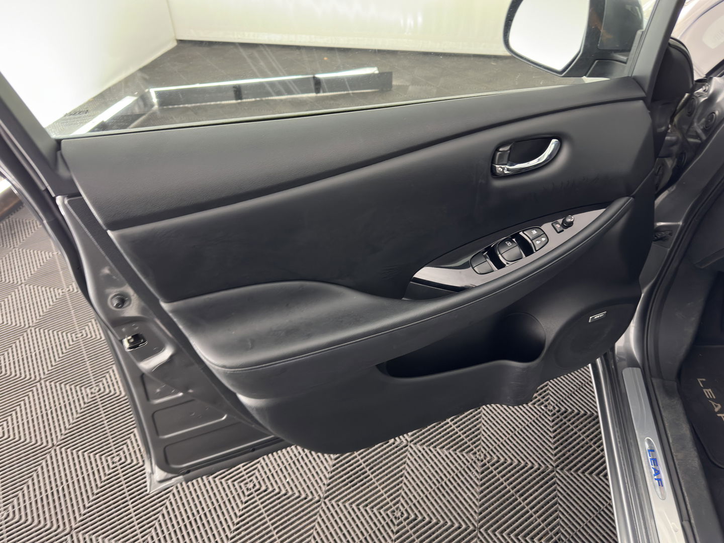 Nissan Leaf Tekna 30 kWh {SOH-78%} Aut. *LUXURY-LEATHER | FULL-LED | BOSE-SURROUND | TOP-VIEW | KEYLESS | NAVI-FULLMAP | ECC | HEATED-COMFORTSEATS | CAMERA | DIGI-COCKPIT | PRIVACY-GLASS | 17"ALU*