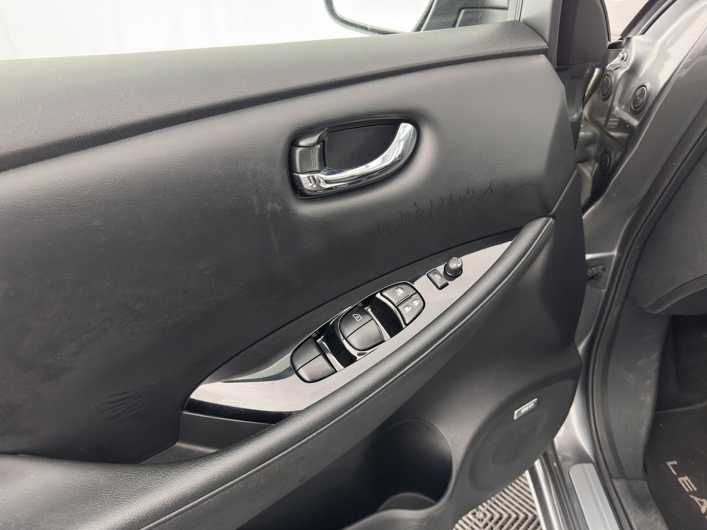 Nissan Leaf Tekna 30 kWh {SOH-78%} Aut. *LUXURY-LEATHER | FULL-LED | BOSE-SURROUND | TOP-VIEW | KEYLESS | NAVI-FULLMAP | ECC | HEATED-COMFORTSEATS | CAMERA | DIGI-COCKPIT | PRIVACY-GLASS | 17"ALU*