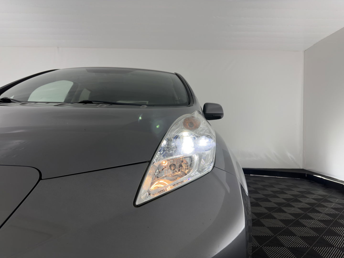 Nissan Leaf Tekna 30 kWh {SOH-78%} Aut. *LUXURY-LEATHER | FULL-LED | BOSE-SURROUND | TOP-VIEW | KEYLESS | NAVI-FULLMAP | ECC | HEATED-COMFORTSEATS | CAMERA | DIGI-COCKPIT | PRIVACY-GLASS | 17"ALU*