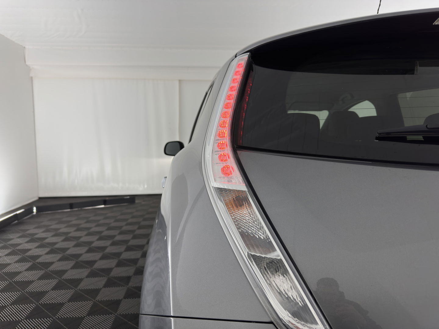 Nissan Leaf Tekna 30 kWh {SOH-78%} Aut. *LUXURY-LEATHER | FULL-LED | BOSE-SURROUND | TOP-VIEW | KEYLESS | NAVI-FULLMAP | ECC | HEATED-COMFORTSEATS | CAMERA | DIGI-COCKPIT | PRIVACY-GLASS | 17"ALU*