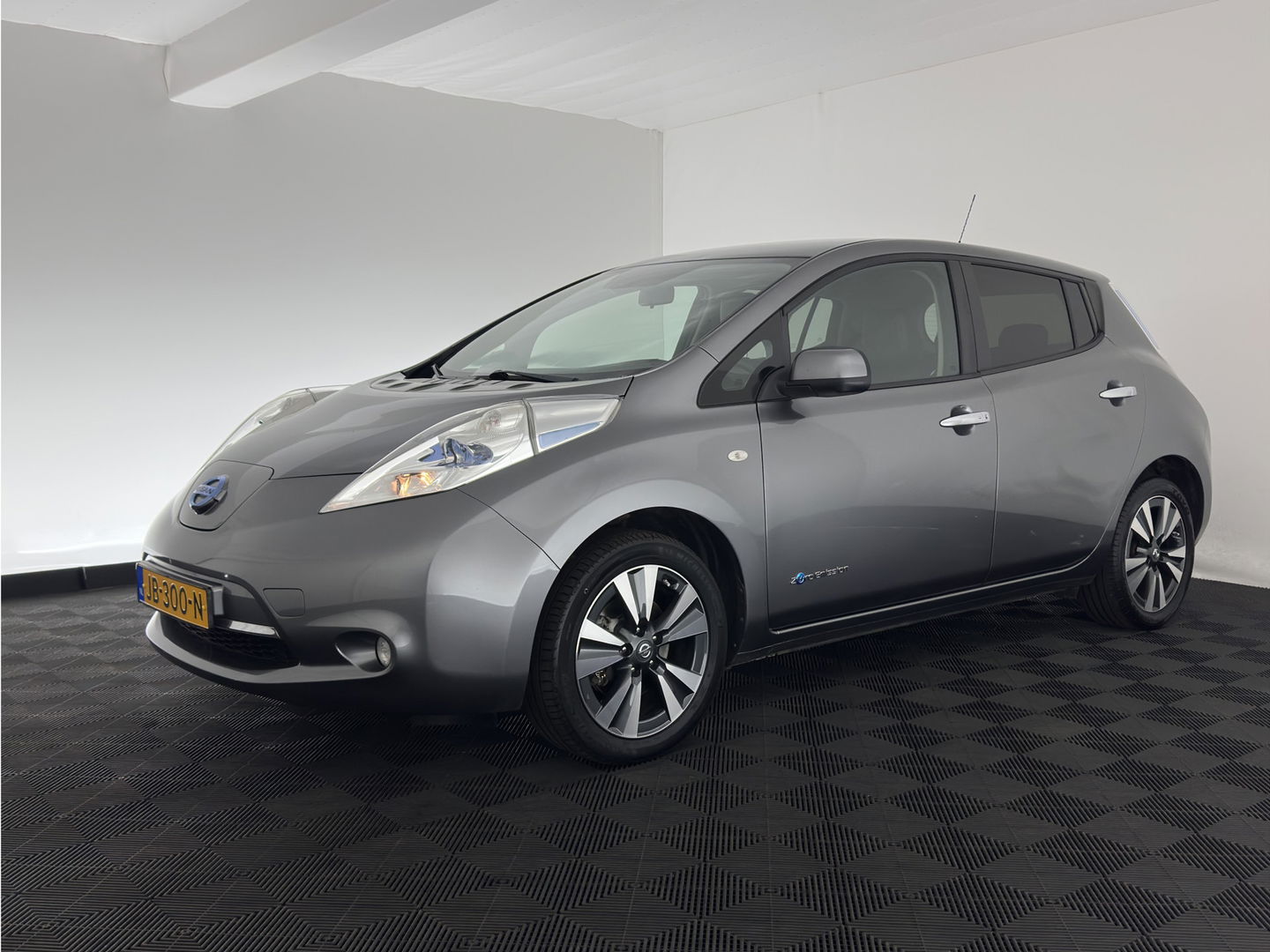 Nissan Leaf Tekna 30 kWh {SOH-78%} Aut. *LUXURY-LEATHER | FULL-LED | BOSE-SURROUND | TOP-VIEW | KEYLESS | NAVI-FULLMAP | ECC | HEATED-COMFORTSEATS | CAMERA | DIGI-COCKPIT | PRIVACY-GLASS | 17"ALU*