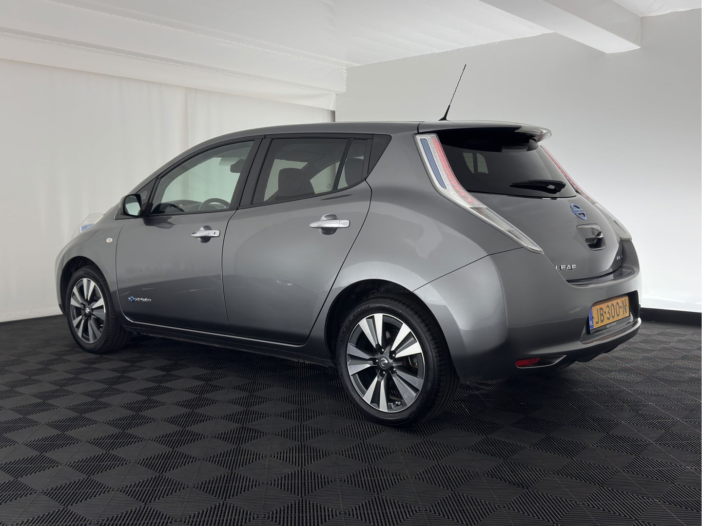 Nissan Leaf Tekna 30 kWh {SOH-78%} Aut. *LUXURY-LEATHER | FULL-LED | BOSE-SURROUND | TOP-VIEW | KEYLESS | NAVI-FULLMAP | ECC | HEATED-COMFORTSEATS | CAMERA | DIGI-COCKPIT | PRIVACY-GLASS | 17"ALU*