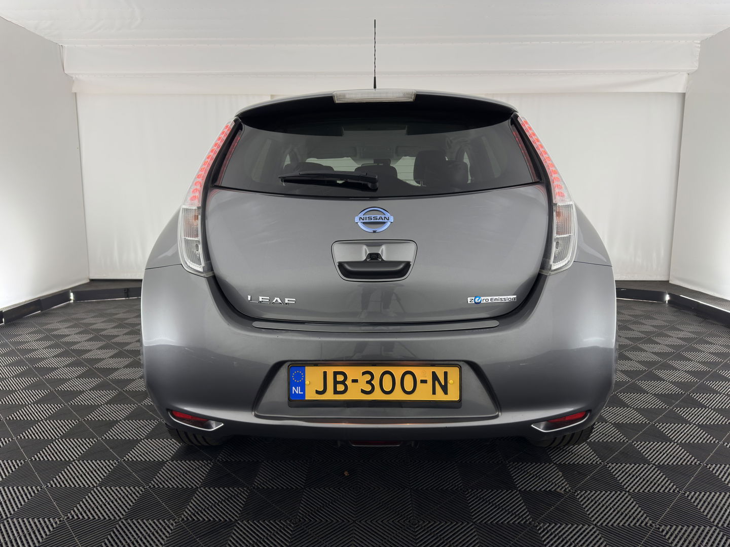 Nissan Leaf Tekna 30 kWh {SOH-78%} Aut. *LUXURY-LEATHER | FULL-LED | BOSE-SURROUND | TOP-VIEW | KEYLESS | NAVI-FULLMAP | ECC | HEATED-COMFORTSEATS | CAMERA | DIGI-COCKPIT | PRIVACY-GLASS | 17"ALU*