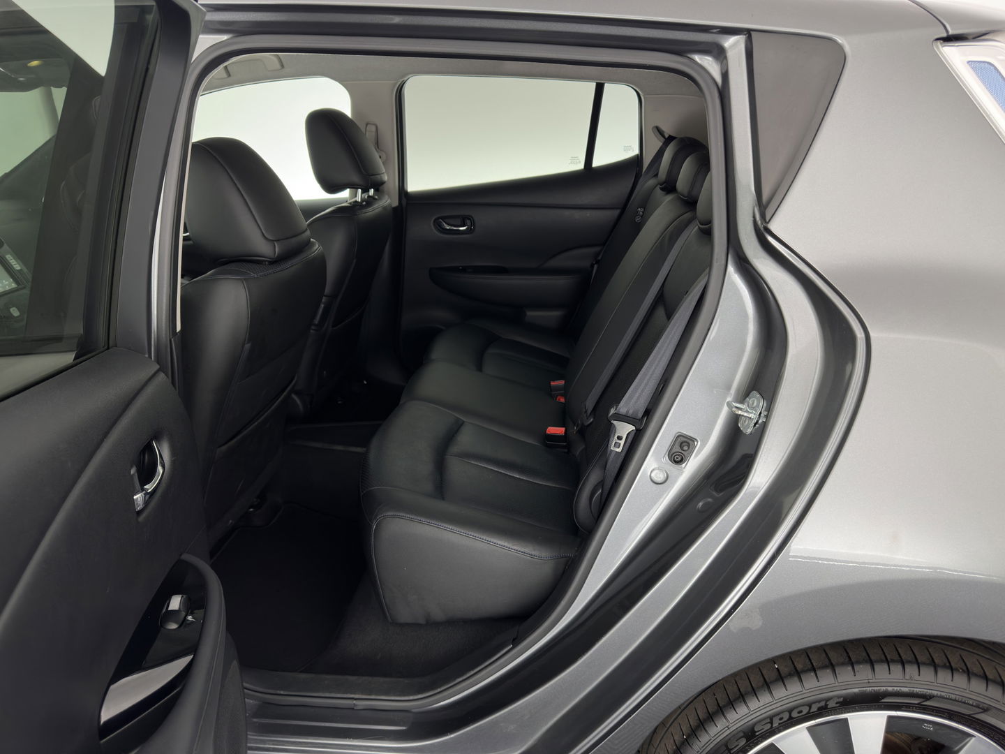 Nissan Leaf Tekna 30 kWh {SOH-78%} Aut. *LUXURY-LEATHER | FULL-LED | BOSE-SURROUND | TOP-VIEW | KEYLESS | NAVI-FULLMAP | ECC | HEATED-COMFORTSEATS | CAMERA | DIGI-COCKPIT | PRIVACY-GLASS | 17"ALU*