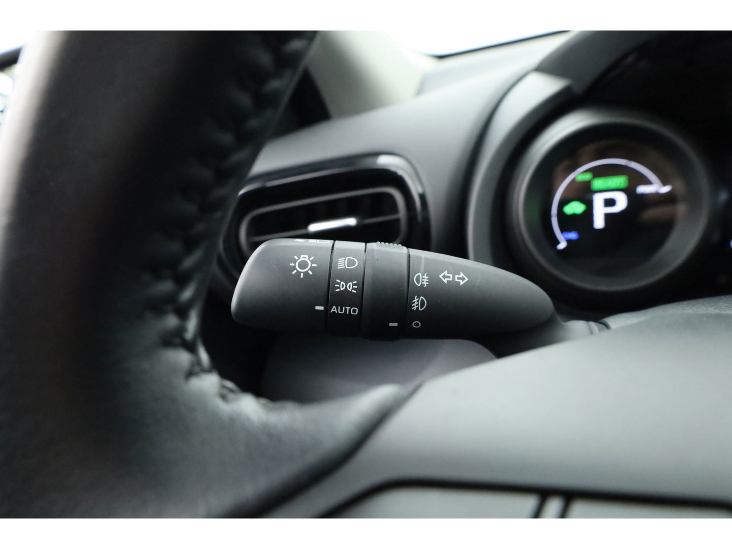 Toyota Yaris 1.5 Hybrid Dynamic | Apple CarPlay & Android Auto | Camera | Airco | Adapt. Cruise | Keyless