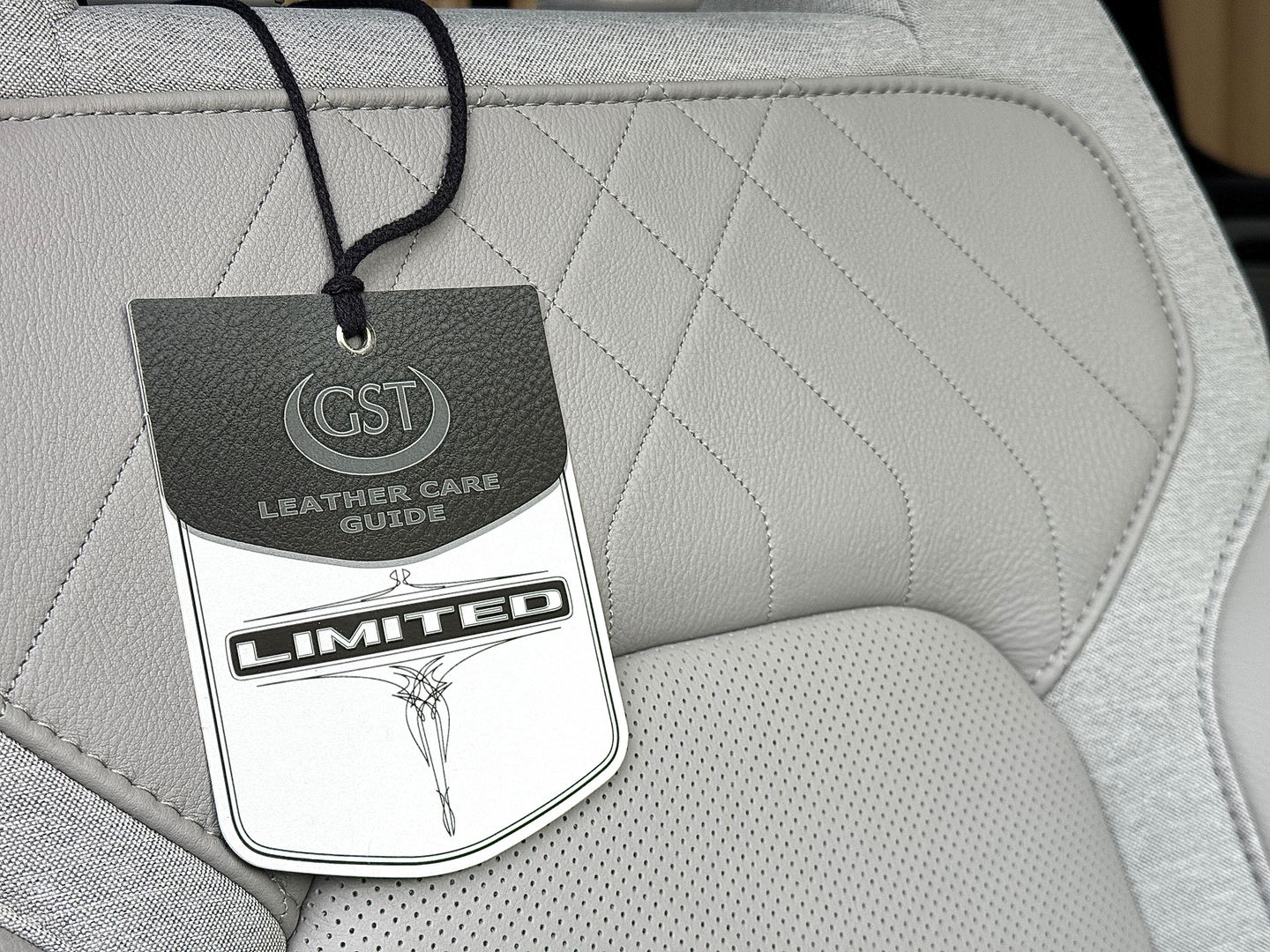 Dodge Ram 1500 5.7 V8 4x4 Crew Cab Limited | Luchtvering | LPG | Harman/Kardon | Panoramadak | 22" Lichtmetaal | Stoelventilatie / verwarming | Stuurwielverwarming | 360° Camera | Spiegel Camera |