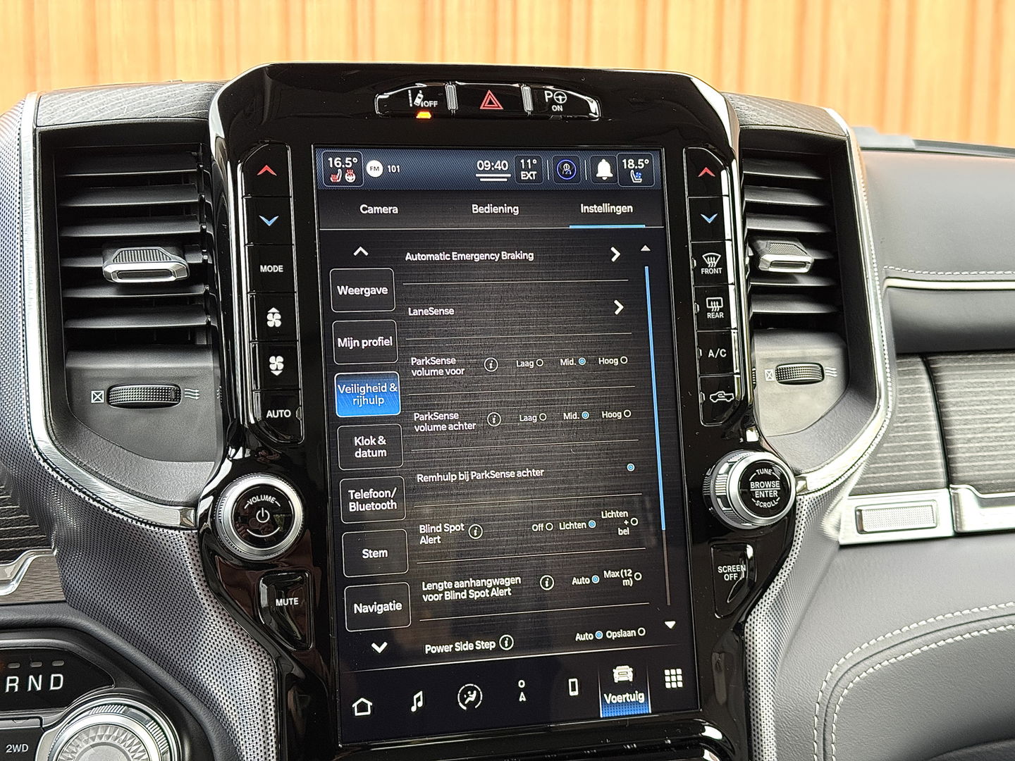 Dodge Ram 1500 5.7 V8 4x4 Crew Cab Limited | Luchtvering | LPG | Harman/Kardon | Panoramadak | 22" Lichtmetaal | Stoelventilatie / verwarming | Stuurwielverwarming | 360° Camera | Spiegel Camera |