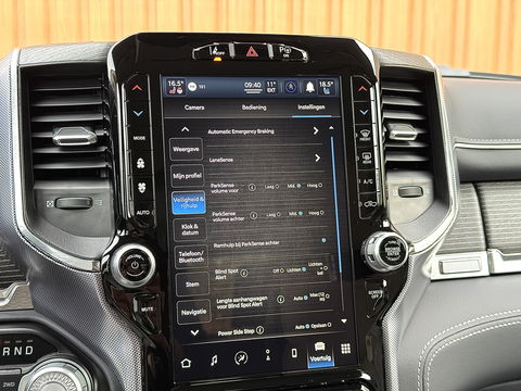 Dodge Ram 1500 5.7 V8 4x4 Crew Cab Limited | Luchtvering | LPG | Harman/Kardon | Panoramadak | 22" Lichtmetaal | Stoelventilatie / verwarming | Stuurwielverwarming | 360° Camera | Spiegel Camera |