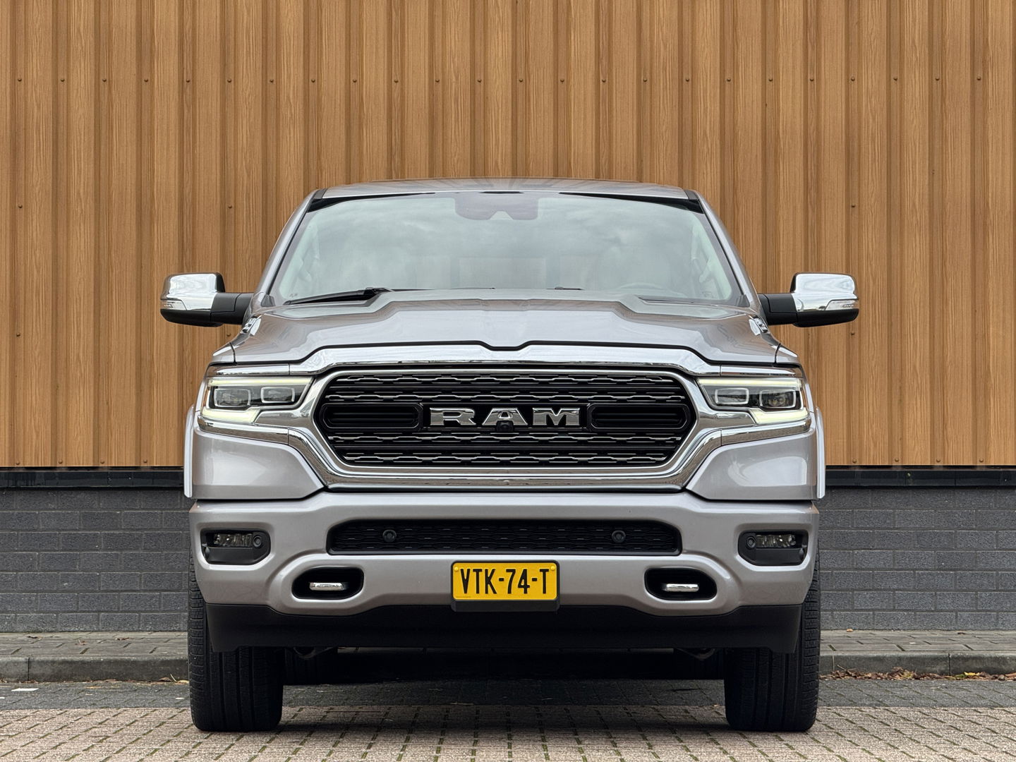 Dodge Ram 1500 5.7 V8 4x4 Crew Cab Limited | Luchtvering | LPG | Harman/Kardon | Panoramadak | 22" Lichtmetaal | Stoelventilatie / verwarming | Stuurwielverwarming | 360° Camera | Spiegel Camera |