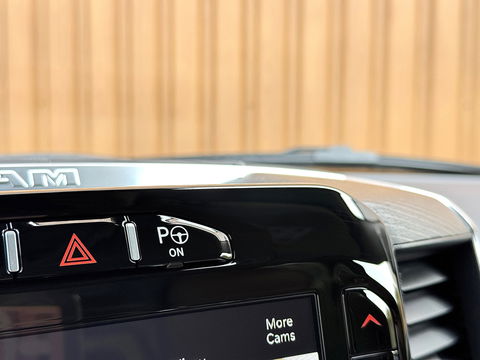 Dodge Ram 1500 5.7 V8 4x4 Crew Cab Limited | Luchtvering | LPG | Harman/Kardon | Panoramadak | 22" Lichtmetaal | Stoelventilatie / verwarming | Stuurwielverwarming | 360° Camera | Spiegel Camera |