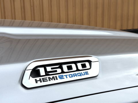 Dodge Ram 1500 5.7 V8 4x4 Crew Cab Limited | Luchtvering | LPG | Harman/Kardon | Panoramadak | 22" Lichtmetaal | Stoelventilatie / verwarming | Stuurwielverwarming | 360° Camera | Spiegel Camera |