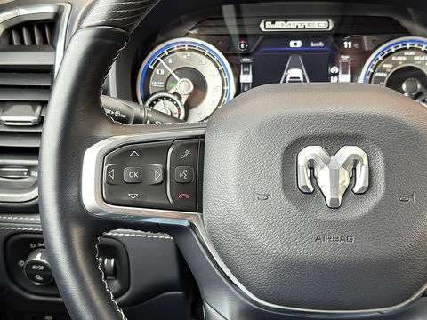 Dodge Ram 1500 5.7 V8 4x4 Crew Cab Limited | Luchtvering | LPG | Harman/Kardon | Panoramadak | 22" Lichtmetaal | Stoelventilatie / verwarming | Stuurwielverwarming | 360° Camera | Spiegel Camera |