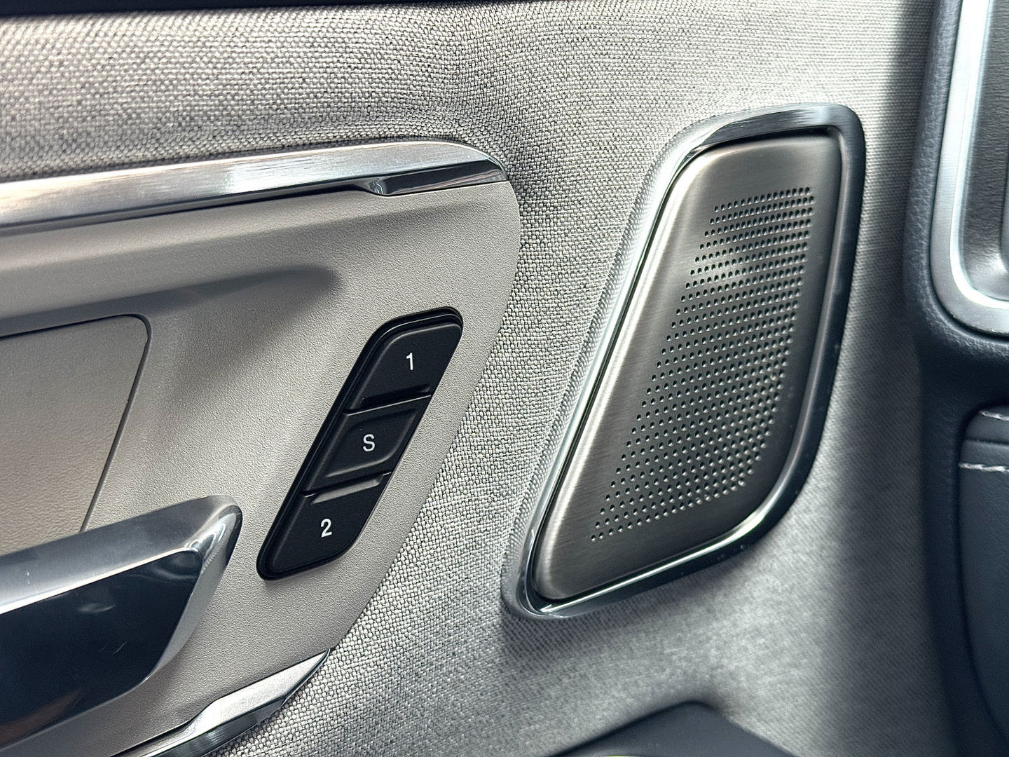 Dodge Ram 1500 5.7 V8 4x4 Crew Cab Limited | Luchtvering | LPG | Harman/Kardon | Panoramadak | 22" Lichtmetaal | Stoelventilatie / verwarming | Stuurwielverwarming | 360° Camera | Spiegel Camera |