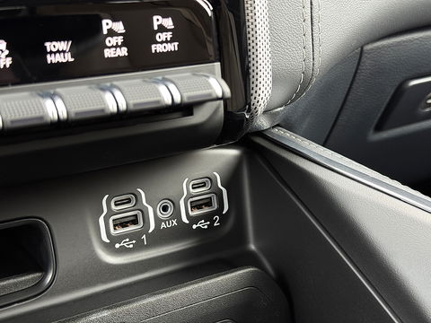 Dodge Ram 1500 5.7 V8 4x4 Crew Cab Limited | Luchtvering | LPG | Harman/Kardon | Panoramadak | 22" Lichtmetaal | Stoelventilatie / verwarming | Stuurwielverwarming | 360° Camera | Spiegel Camera |