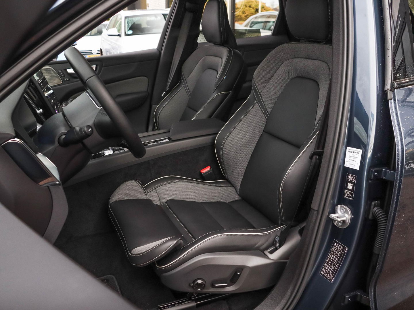 Volvo XC60 T6 Plus Black Edition MY 2026 Panodak 360 cam 21 inch