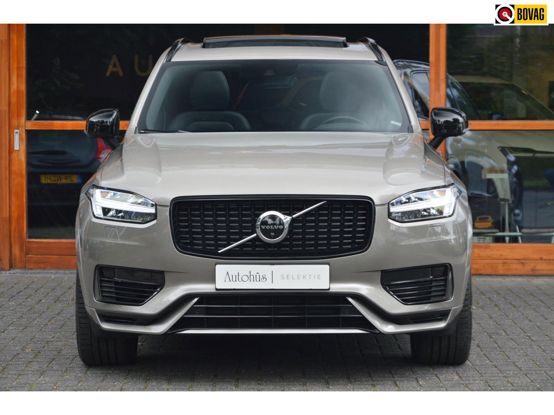 Volvo XC90 T8 Long range AWD R-Design | Luchtvering | 360° Camera | Trekhaak 2400 kg| Pilot-Assist | Stuur Stoel Verwarmd |