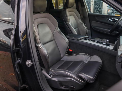 Volvo XC60 T6 AWD Ultra Black Edition Pano HUD 360cam 21''