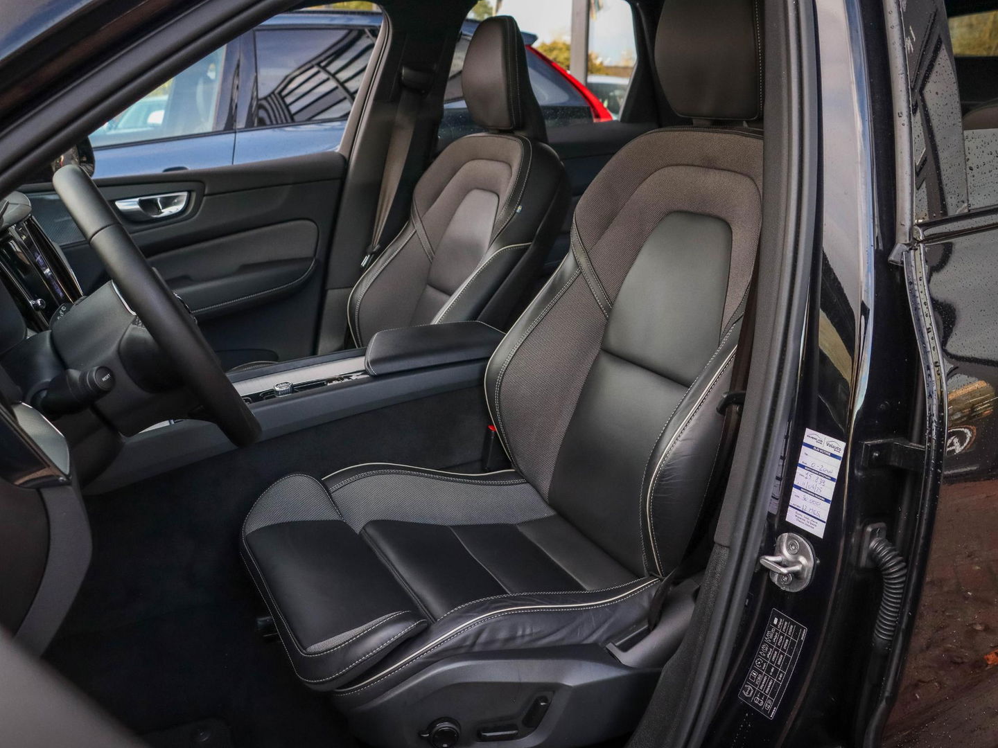 Volvo XC60 T6 AWD Ultra Black Edition Pano HUD 360cam 21''