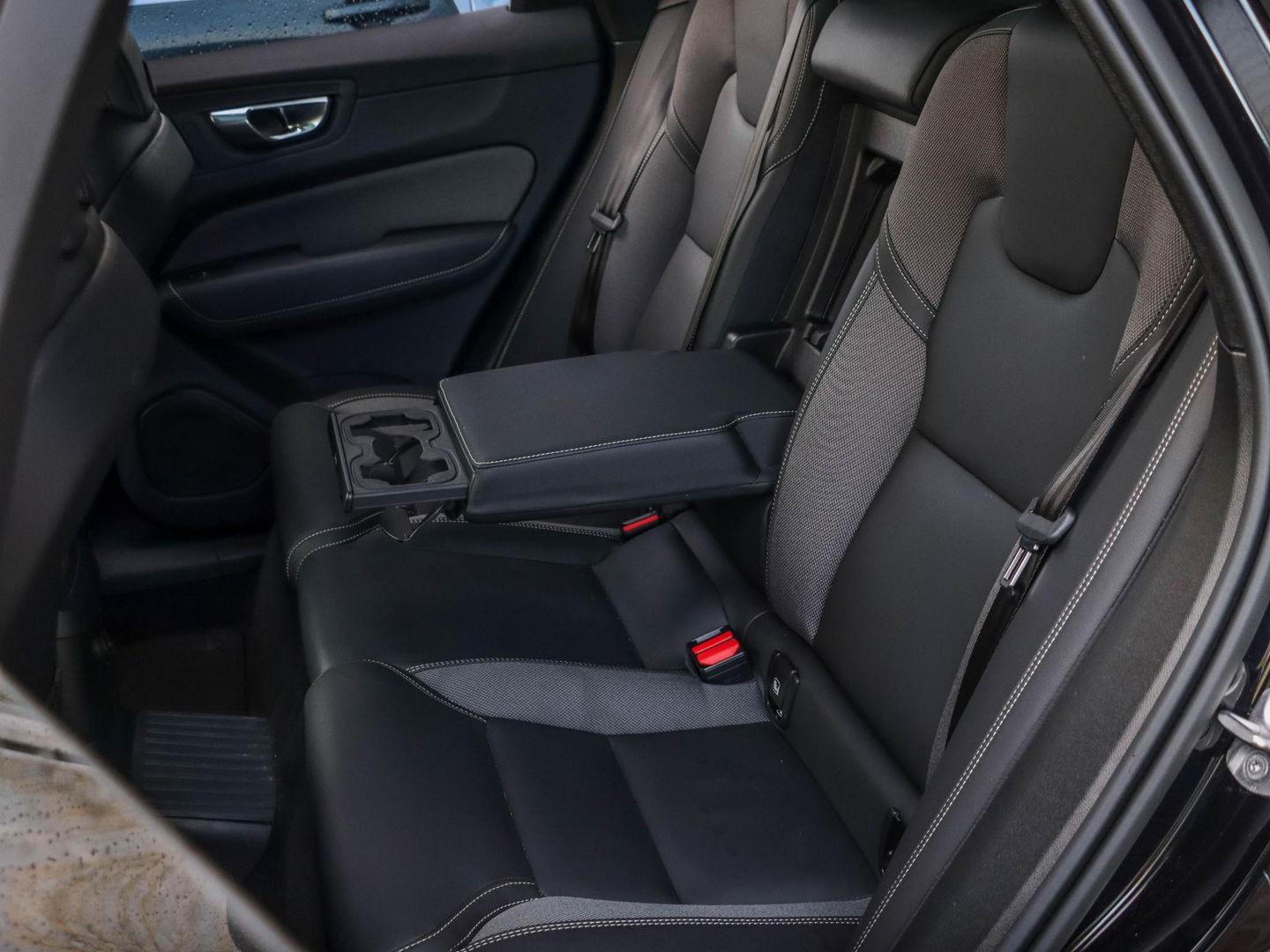 Volvo XC60 T6 AWD Ultra Black Edition Pano HUD 360cam 21''