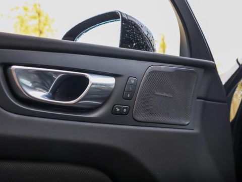 Volvo XC60 T6 AWD Ultra Black Edition Pano HUD 360cam 21''