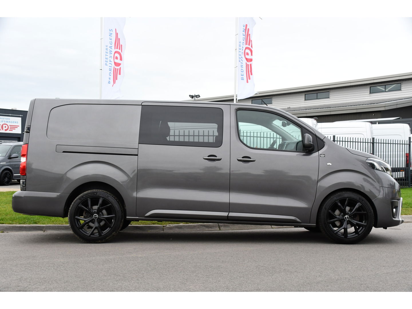 Toyota ProAce Worker 2.0 L3 DC PB Edition Camera, Cruise, Carplay, Clima, 177pk, Automaat, 2 x Schuifdeur, Keyless, NAVI, Uniek!