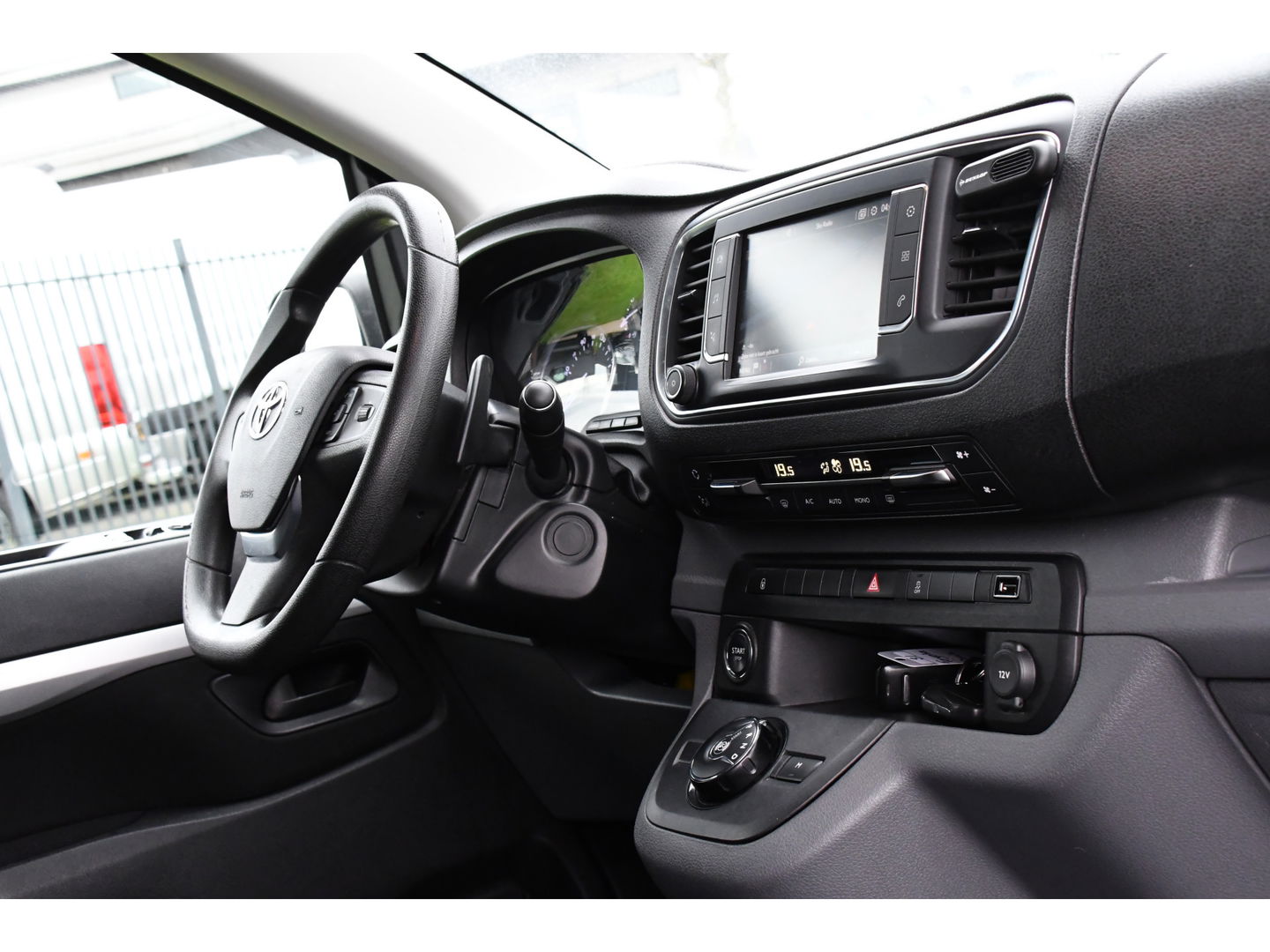 Toyota ProAce Worker 2.0 L3 DC PB Edition Camera, Cruise, Carplay, Clima, 177pk, Automaat, 2 x Schuifdeur, Keyless, NAVI, Uniek!