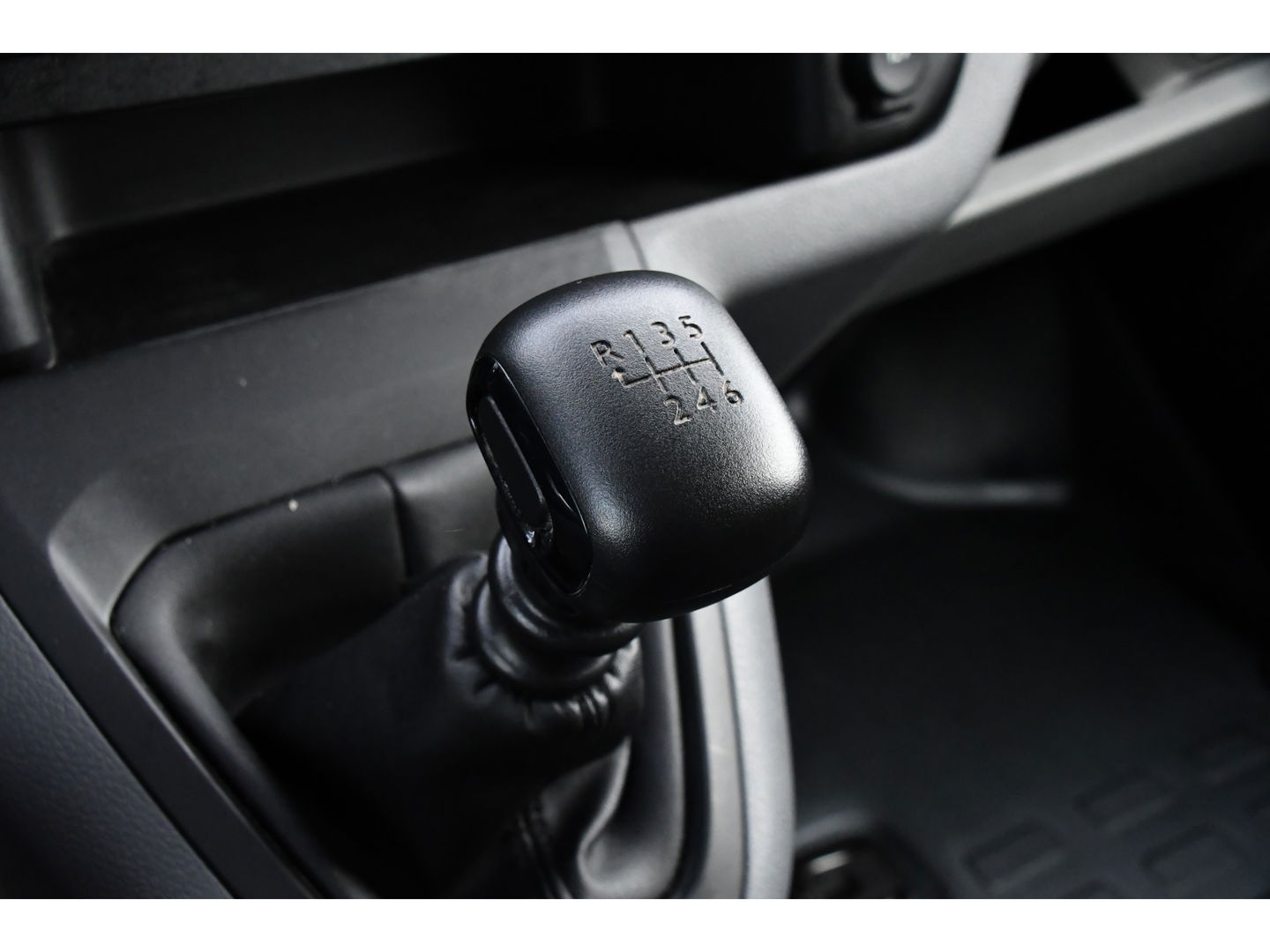 Opel Vivaro 1.5 CDTI L2H1 PB Edition Cruise, Camera, Airco, 120pk, Sensoren, Leder!