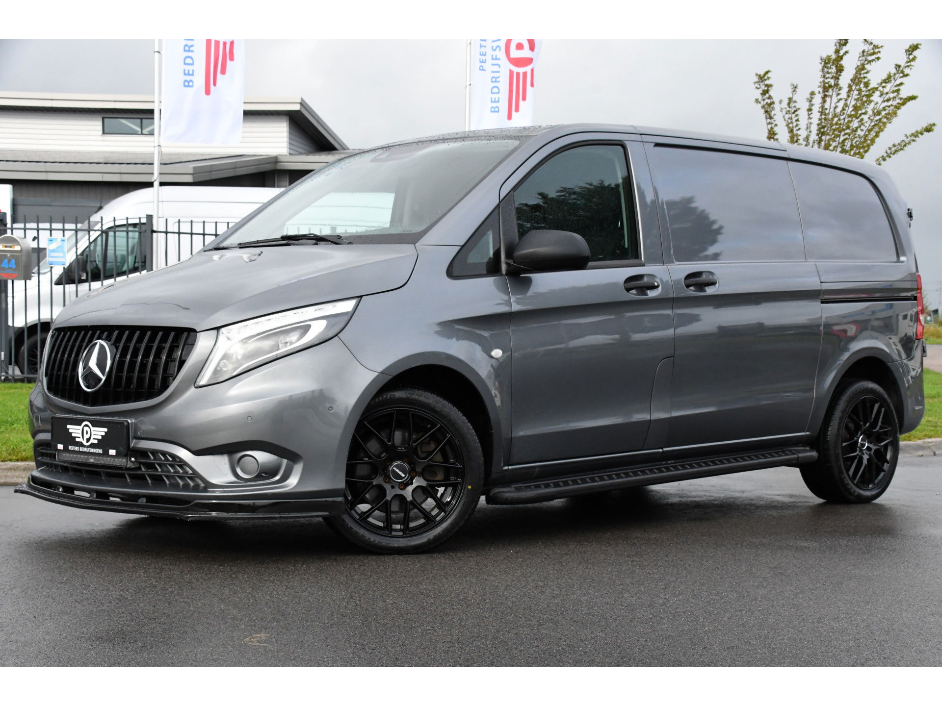 Mercedes-Benz Vito 119 CDI AMG Edition Adaptieve Cruise, Camera, LED, Carplay, 2 x Schuifdeur, Leder, Stoelverwarming, Uniek!
