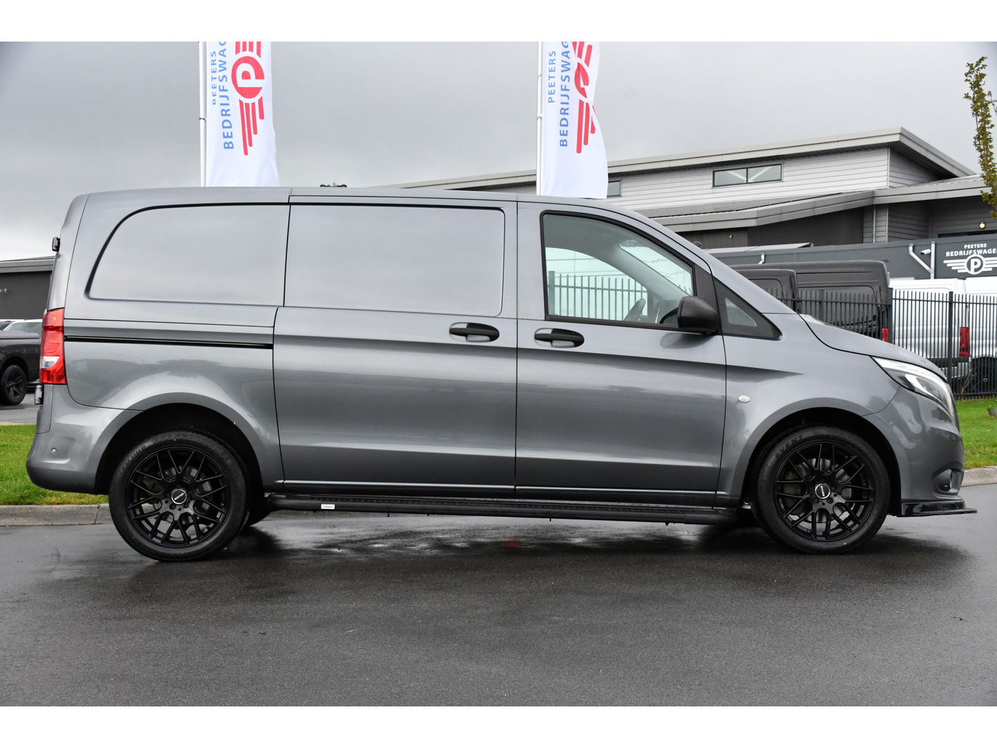 Mercedes-Benz Vito 119 CDI AMG Edition Adaptieve Cruise, Camera, LED, Carplay, 2 x Schuifdeur, Leder, Stoelverwarming, Uniek!