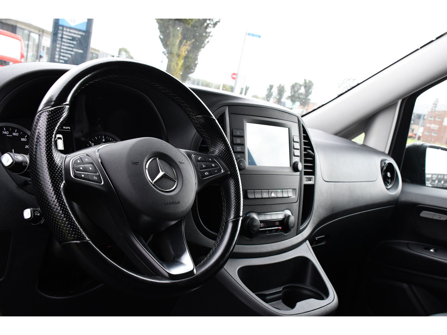 Mercedes-Benz Vito 119 CDI AMG Edition Adaptieve Cruise, Camera, LED, Carplay, 2 x Schuifdeur, Leder, Stoelverwarming, Uniek!