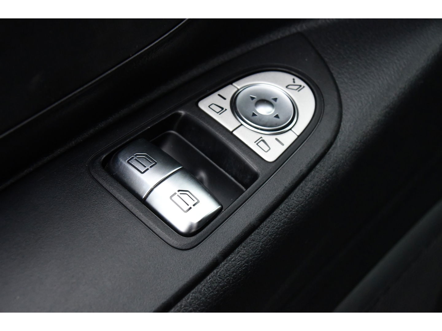 Mercedes-Benz Vito 119 CDI AMG Edition Adaptieve Cruise, Camera, LED, Carplay, 2 x Schuifdeur, Leder, Stoelverwarming, Uniek!