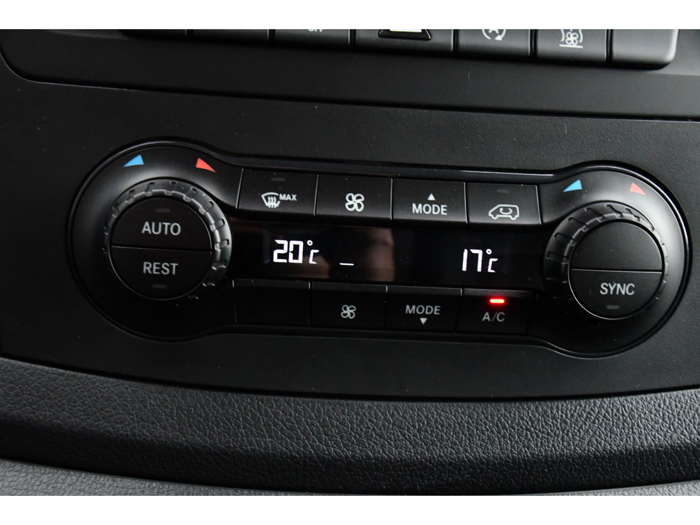 Mercedes-Benz Vito 119 CDI AMG Edition Adaptieve Cruise, Camera, LED, Carplay, 2 x Schuifdeur, Leder, Stoelverwarming, Uniek!