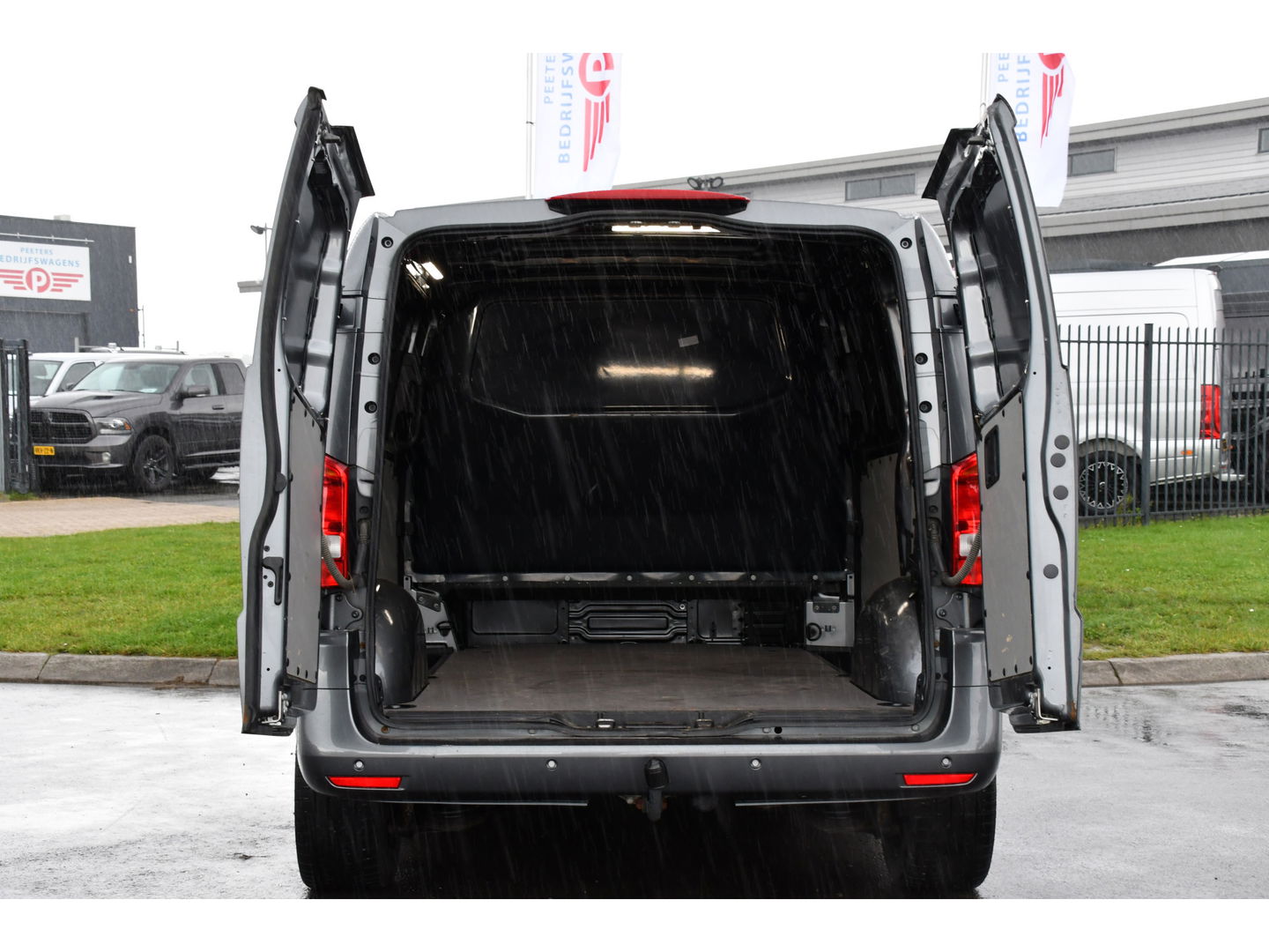 Mercedes-Benz Vito 119 CDI AMG Edition Adaptieve Cruise, Camera, LED, Carplay, 2 x Schuifdeur, Leder, Stoelverwarming, Uniek!