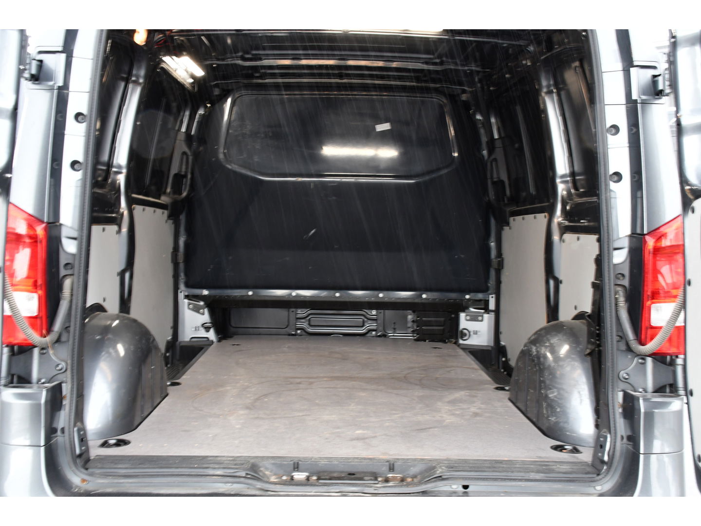 Mercedes-Benz Vito 119 CDI AMG Edition Adaptieve Cruise, Camera, LED, Carplay, 2 x Schuifdeur, Leder, Stoelverwarming, Uniek!