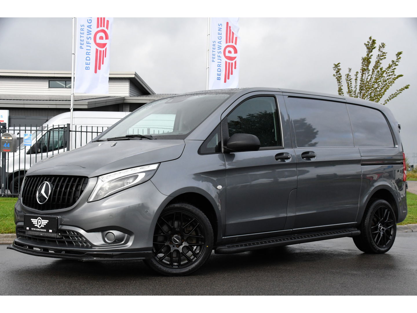 Mercedes-Benz Vito 119 CDI AMG Edition Adaptieve Cruise, Camera, LED, Carplay, 2 x Schuifdeur, Leder, Stoelverwarming, Uniek!