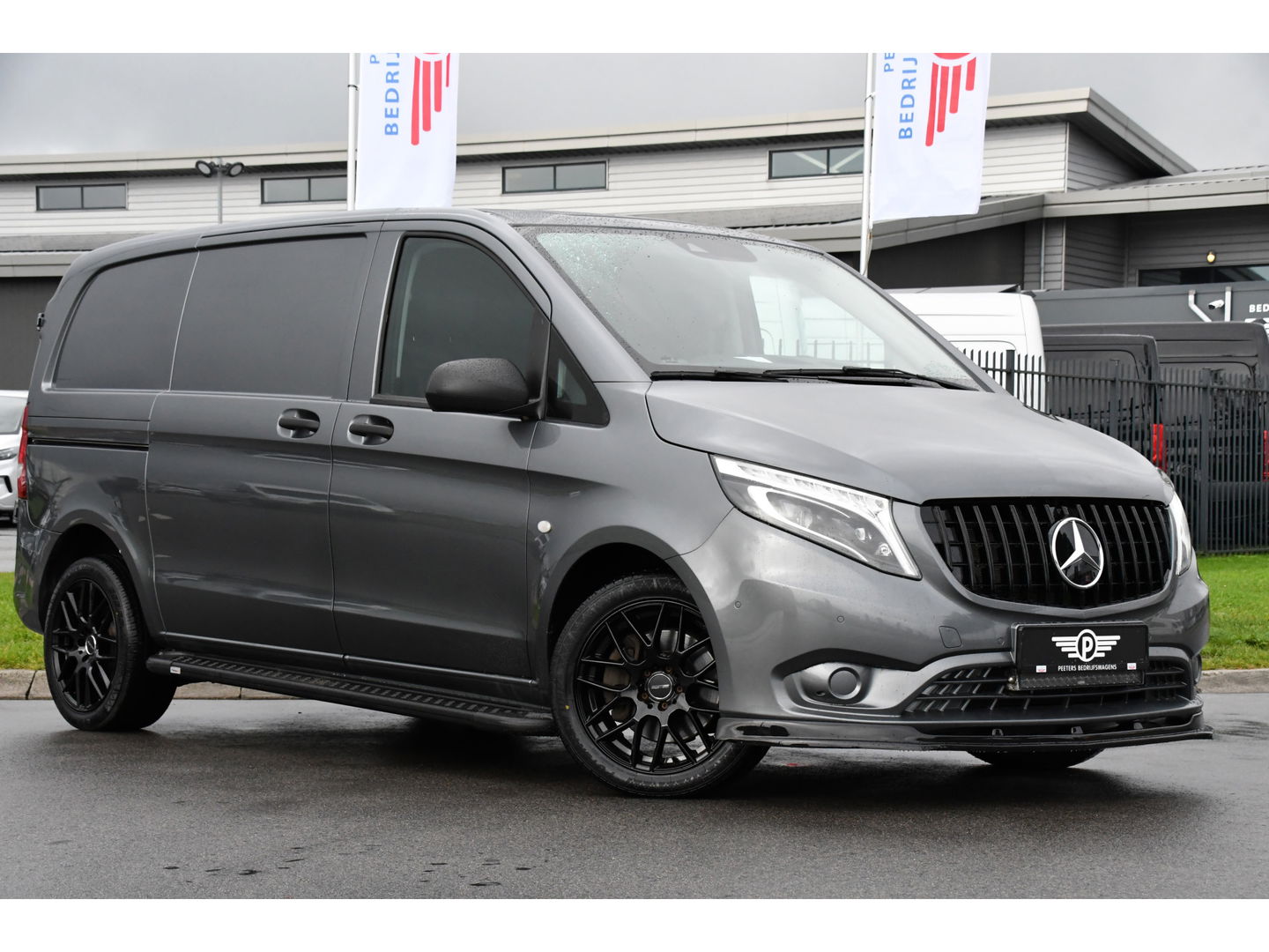 Mercedes-Benz Vito 119 CDI AMG Edition Adaptieve Cruise, Camera, LED, Carplay, 2 x Schuifdeur, Leder, Stoelverwarming, Uniek!