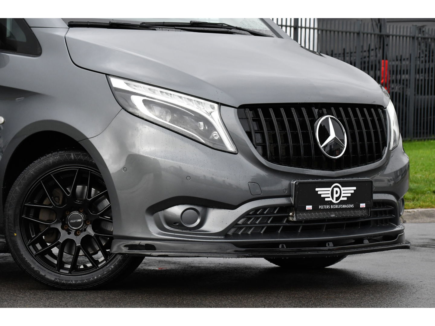 Mercedes-Benz Vito 119 CDI AMG Edition Adaptieve Cruise, Camera, LED, Carplay, 2 x Schuifdeur, Leder, Stoelverwarming, Uniek!