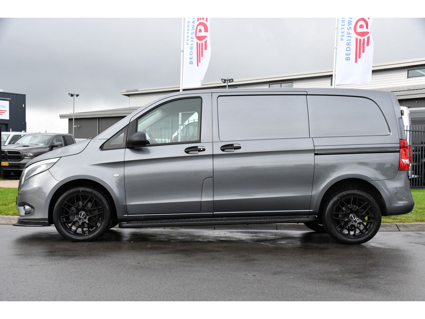 Mercedes-Benz Vito 119 CDI AMG Edition Adaptieve Cruise, Camera, LED, Carplay, 2 x Schuifdeur, Leder, Stoelverwarming, Uniek!
