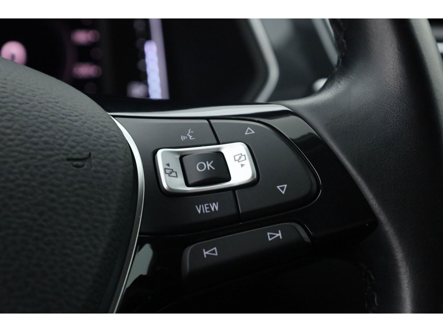 Volkswagen Tiguan 2.0 TDI 4Motion R-Line DSG | Trekhaak | HUD |  Adapt. Cruise | CarPlay | Navi | Stoelverw.