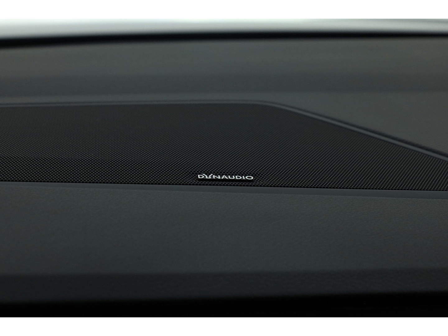 Volkswagen Tiguan 2.0 TDI 4Motion R-Line DSG | Trekhaak | HUD |  Adapt. Cruise | CarPlay | Navi | Stoelverw.