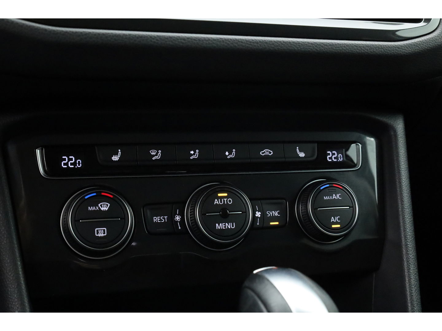 Volkswagen Tiguan 2.0 TDI 4Motion R-Line DSG | Trekhaak | HUD |  Adapt. Cruise | CarPlay | Navi | Stoelverw.