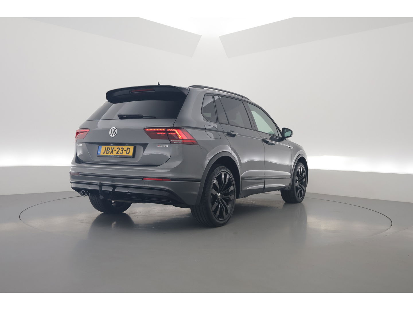 Volkswagen Tiguan 2.0 TDI 4Motion R-Line DSG | Trekhaak | HUD |  Adapt. Cruise | CarPlay | Navi | Stoelverw.