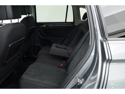 Volkswagen Tiguan 2.0 TDI 4Motion R-Line DSG | Trekhaak | HUD |  Adapt. Cruise | CarPlay | Navi | Stoelverw.